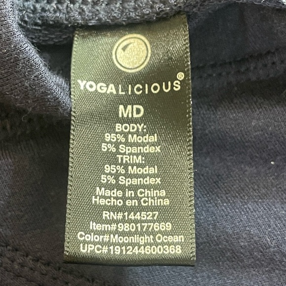Yogalicious Blue Mock Turtleneck Thumb Hole Top Medium - Picture 7 of 8